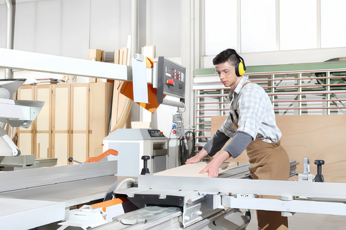Latest company news about Woodworking Machinery Safety: Essential Operating and Maintenance Tips